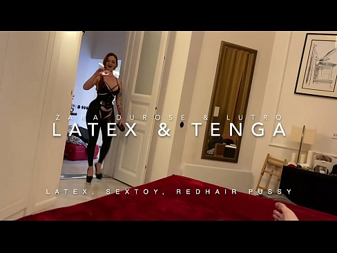 ❤️ Nwa nkịrịkọ na-acha uhie uhie yi uwe latex nke nnochi anya ❤️ Anal video ☑